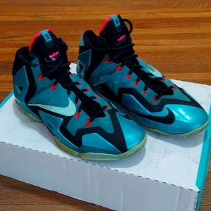 Nike LeBron XI South Beach basketball shoes